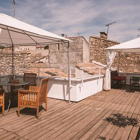 Chez Pepito & Zaza Hypercentre Rooftop Garage Apartment Nimes